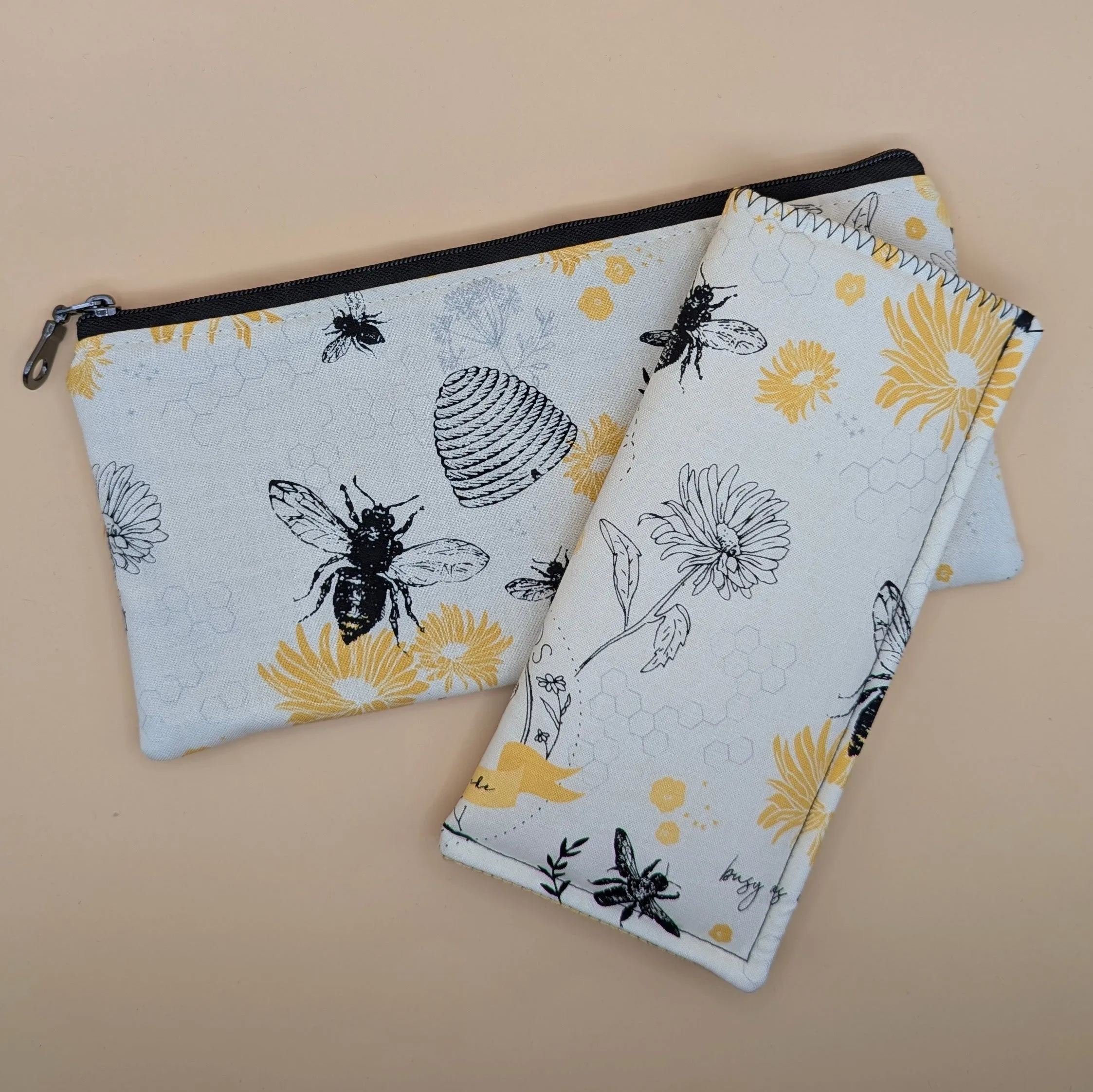 Bees and Daisies Eyeglass holders