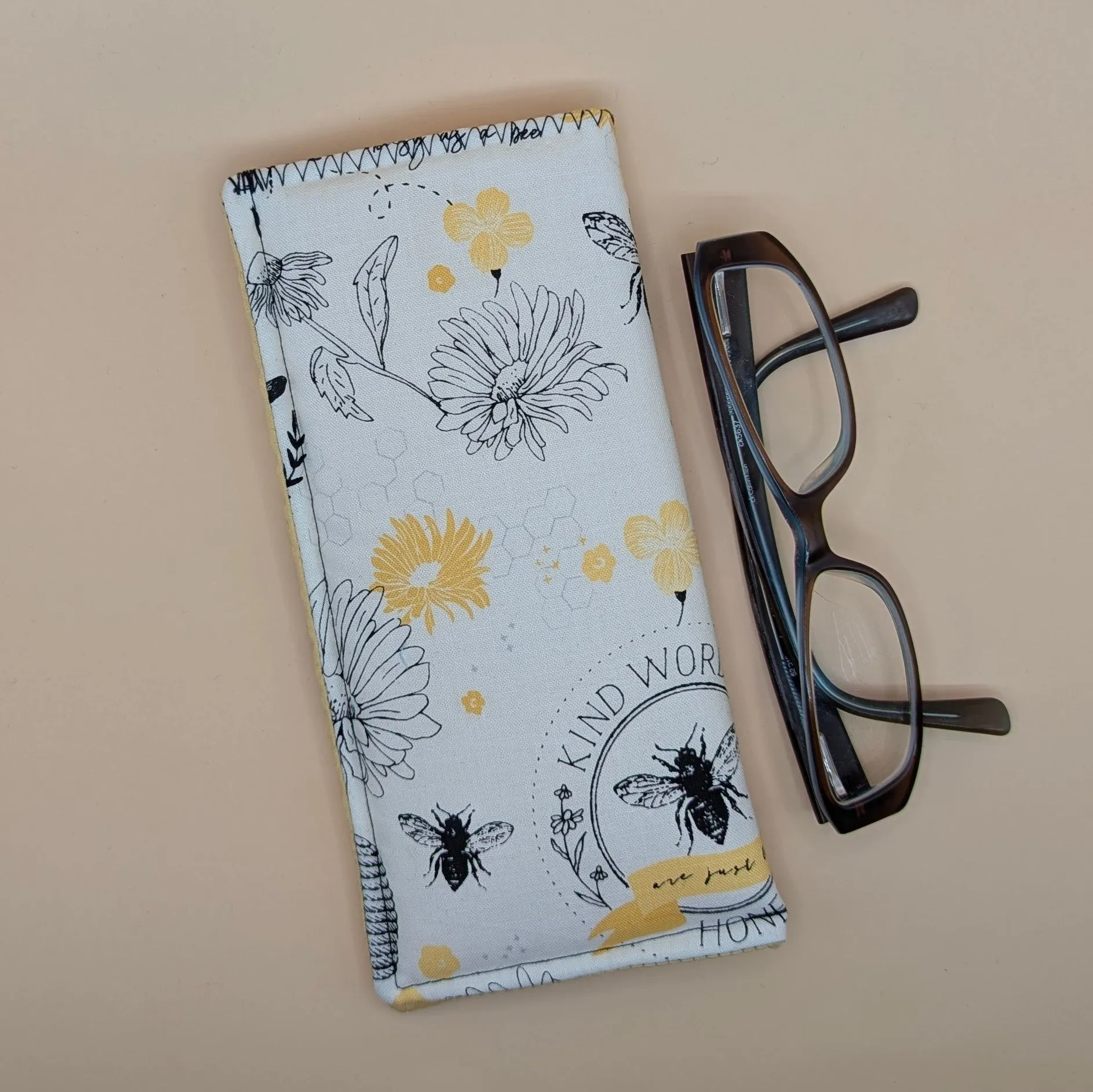 Bees and Daisies Eyeglass holders