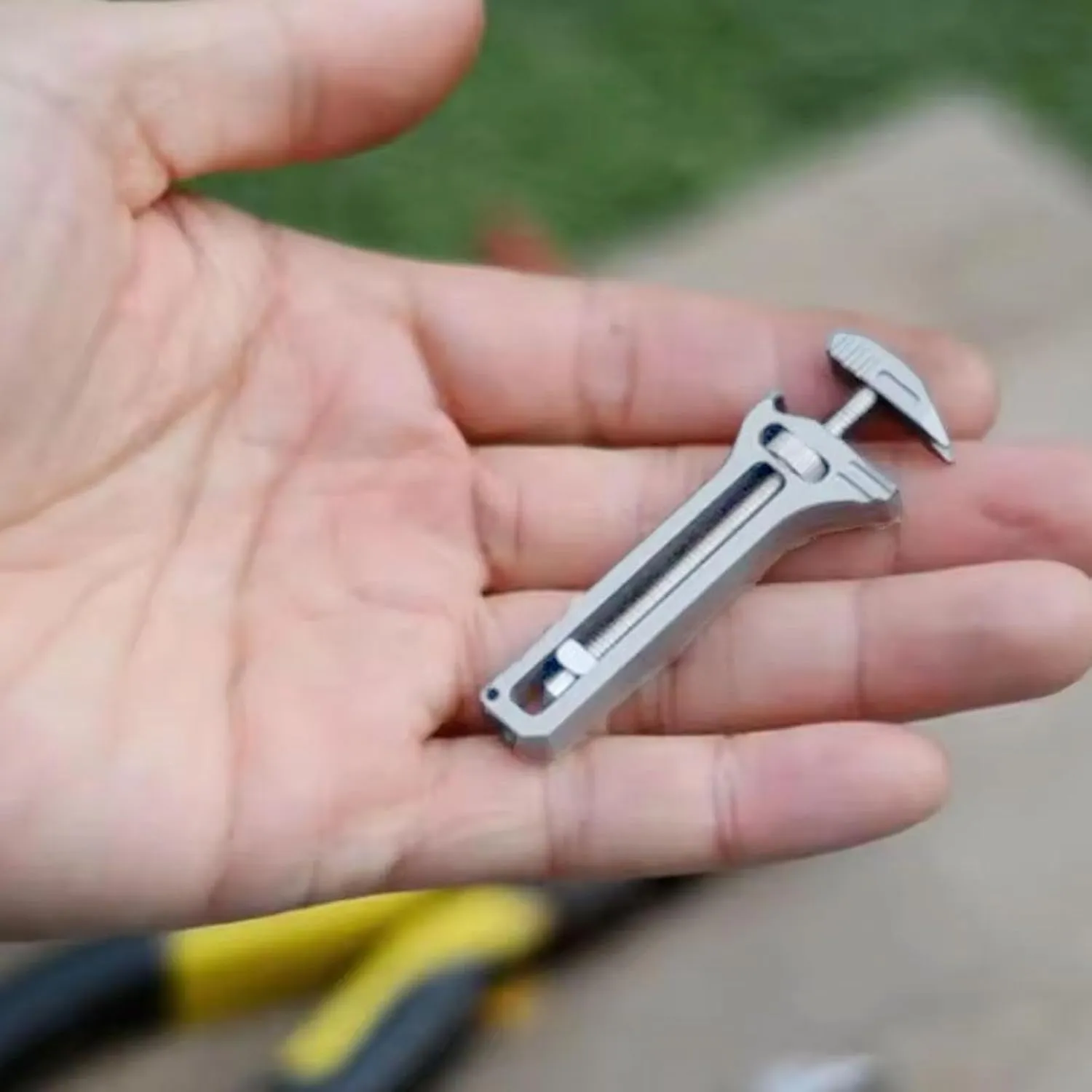 Compact Titanium Multitool, Compact Titanium Multitool Wrench, Multifunctional Adjustable Wrench Alloy Tool, Mini Portable Bottle Opener, For Outdoor Camping Hiking Backpacking Repairing (4, silver)
