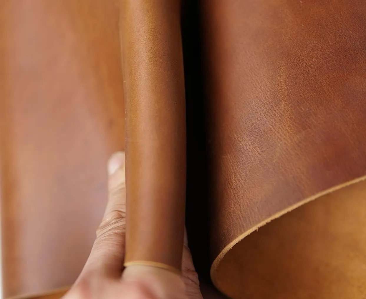 Jeereal Tooling Leather Sheets 2.0mm (5-5.5oz) Thick Full Grain Cowhide Leather Square for Crafts Crafting Leather Bourbon Brown 12"X24"