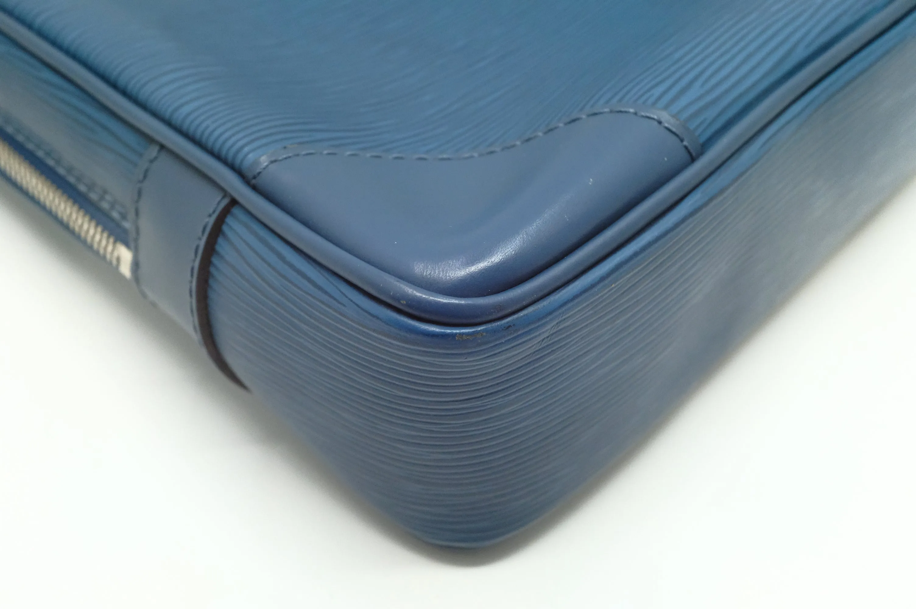 Louis Vuitton Poche Document in Blue Epi Leather