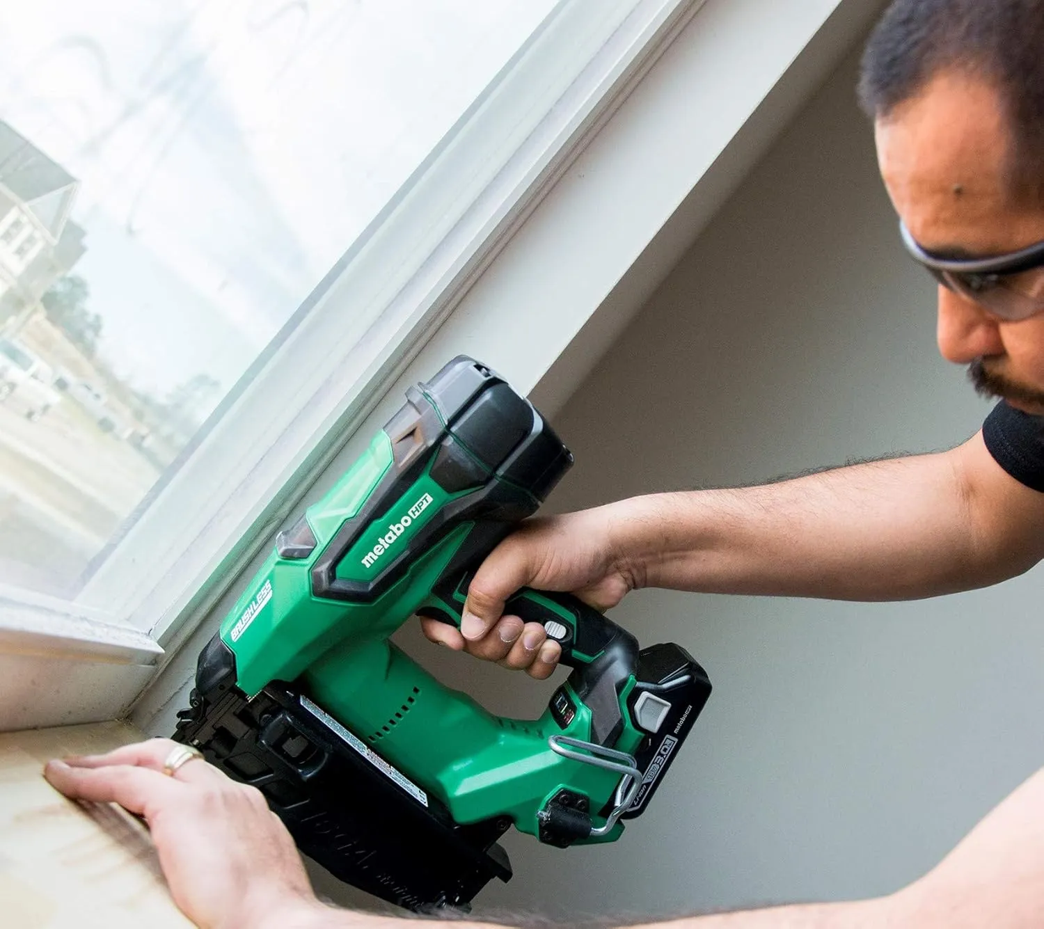 Metabo HPT 18V MultiVolt™ Cordless Finish Nailer Kit | Includes 1 Battery | 16 Gauge | Lifetime Tool Warranty | NT1865DMS