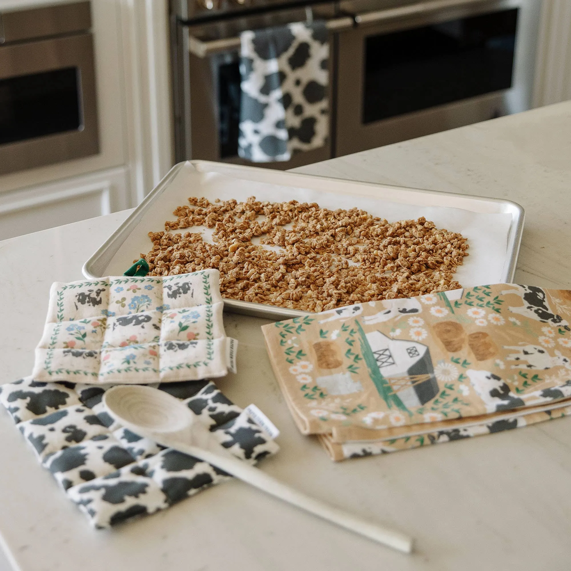 Milk Cows & Flowers Pot Holder Set