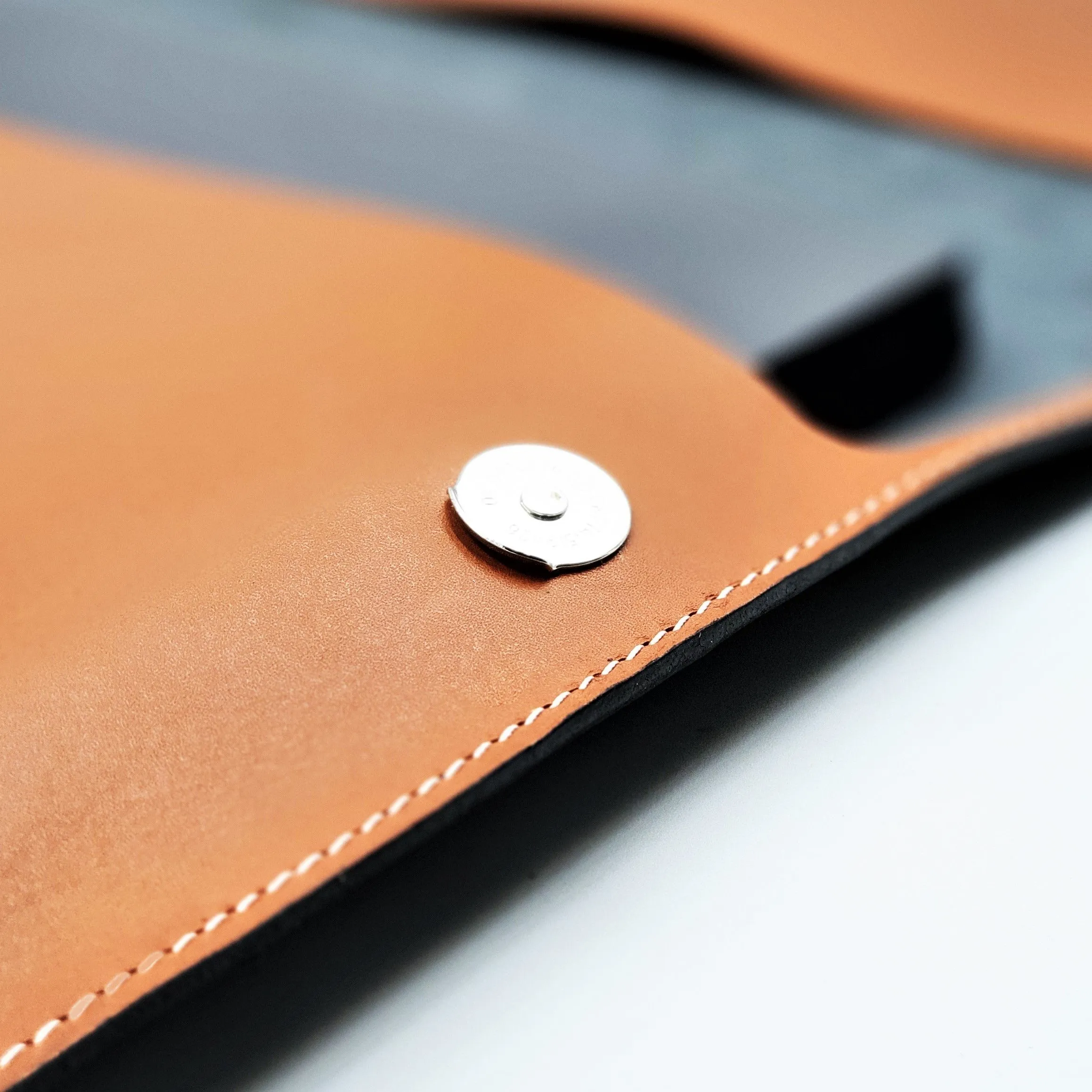ROHE II Leather Document & Laptop Sleeve