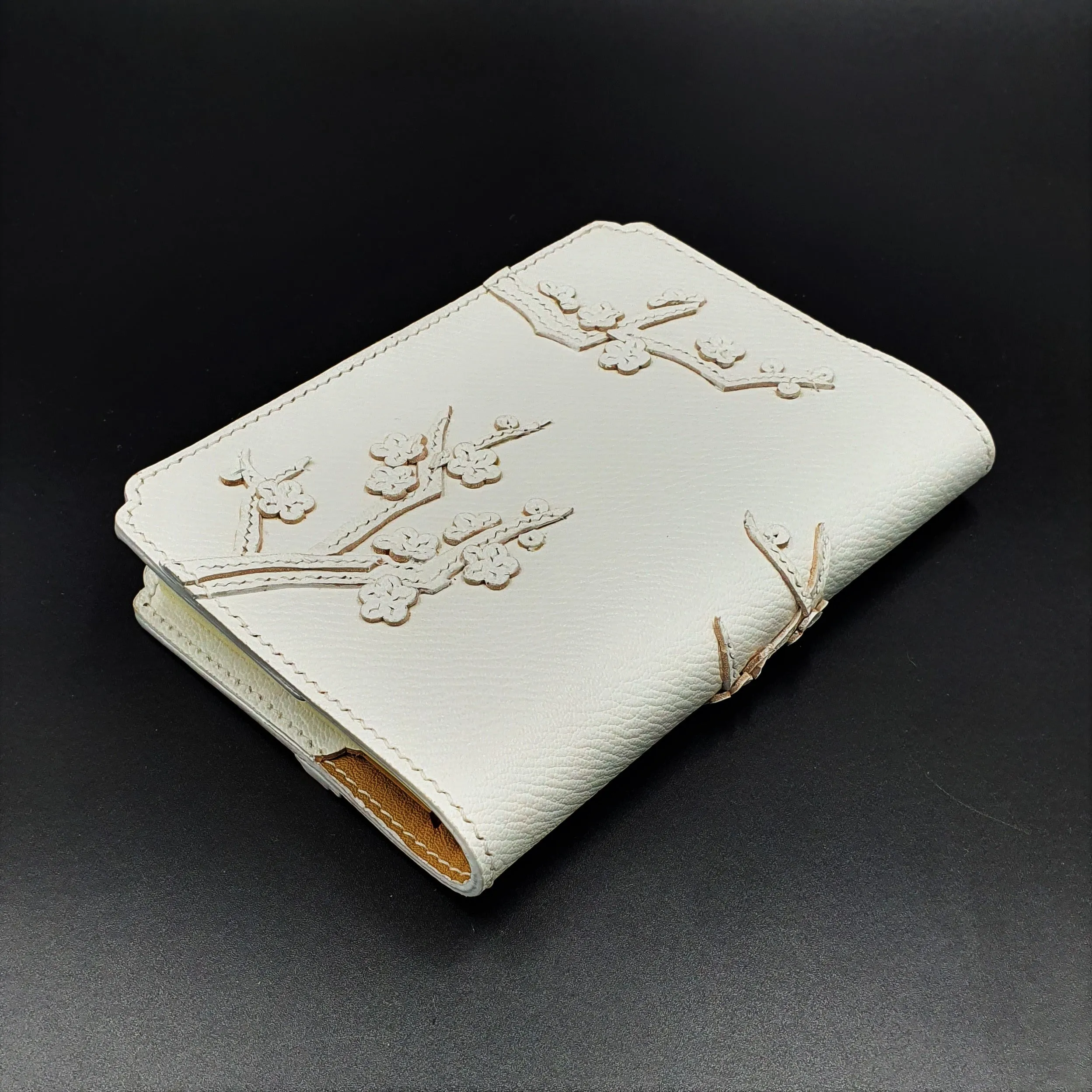 Studio Arkademie MING DH PLUM BLOSSOM A6 Portrait Notebook Sleeve, White